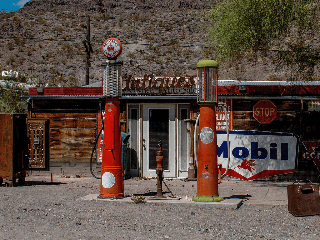 Oatman Gas Station Matte Poster — Retro Mobil Pump Wall Art